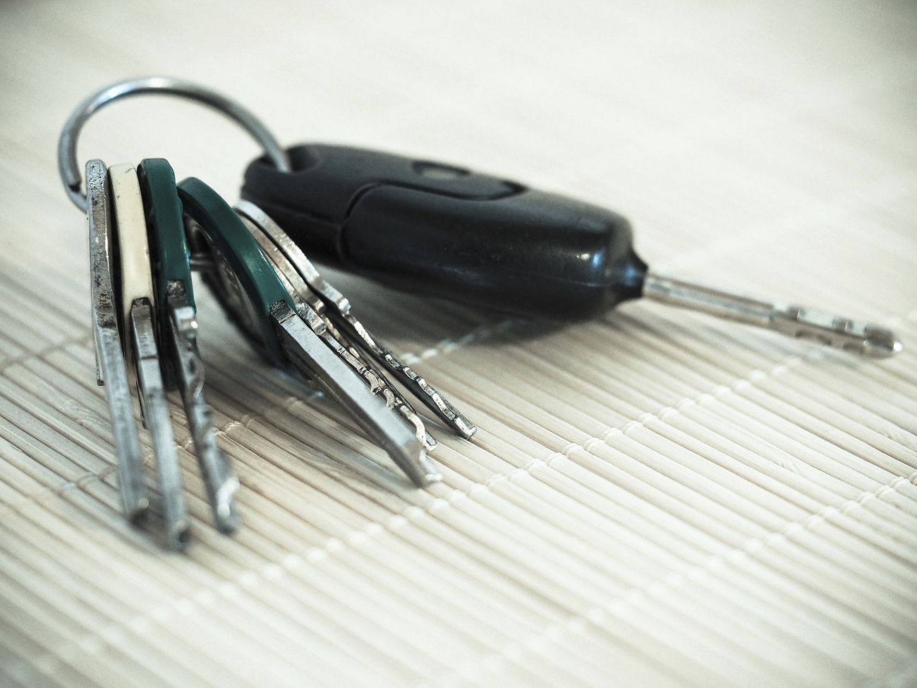 Car keys, garage key, black